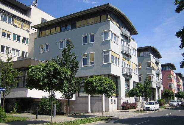 Büro-und Wohnkomplex mit ca. 13.000 m² Gesamtfläche in Dresden-Neustadt vermittelt