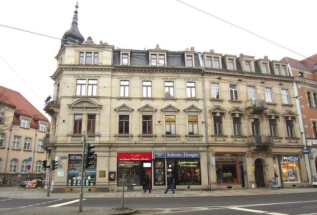 Lederwaren am Schillerplatz in Dresden vermietet