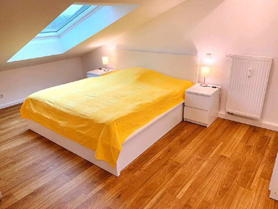 Schlafzimmer mit Doppelbett