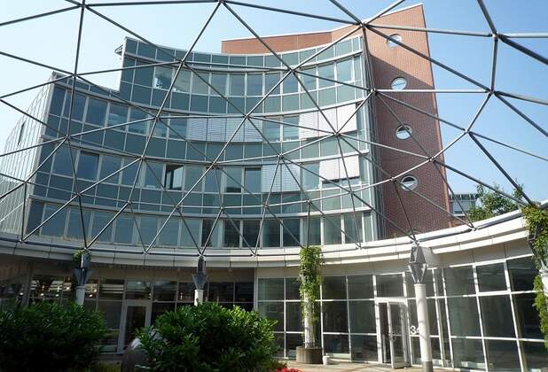 Im Dresdner Hansazentrum wurden ca. 1.500 m² Büro- und Ladenfläche vermietet.