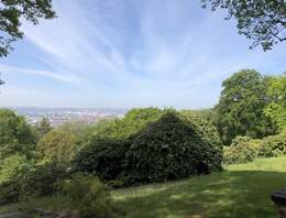 Edel und großzügig! Top Lage in Loschwitz mit Blick auf und über Dresden!