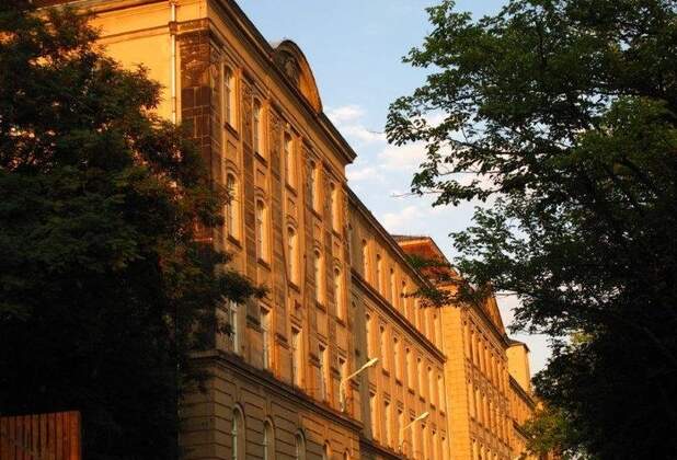 TÜV Rheinland Bildungswerk mietet 850 m² Bürofläche und Schulungsräume in Dresden