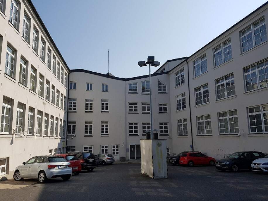 Parkplatz Rückseite