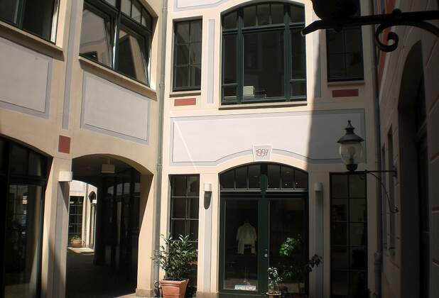 Neuer Mieter in Ladenpassage auf Königstraße in Dresden Neustadt