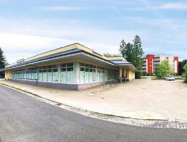 Supermarkt mit ausreichend Stellplätzen im Herzen von Arnsdorf zum Kauf