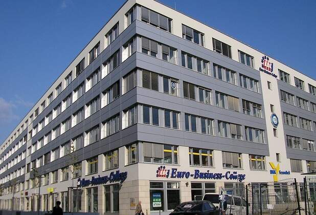 Bildungsträger mietet 505 m² Büro- und Schulungsfläche im Bürogebäude "TRIGON" am Wiener Platz in Dresden