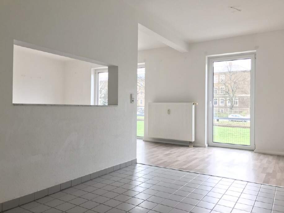 offene Küche mit Blick ins Wohnzimmer