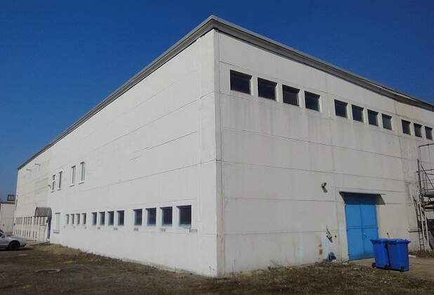 "Der Mann der Tassen" mietet Halle in Dresden Niedersedlitz