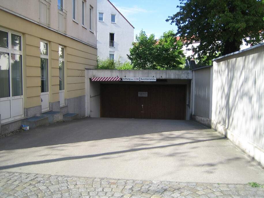 Tiefgaragenzufahrt