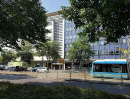 Bürofläche mit großen Schaufenstern direkt neben dem Chemnitzer Schocken