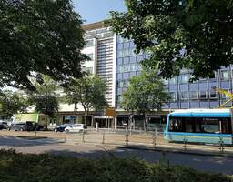 Bürofläche mit großen Schaufenstern direkt neben dem Chemnitzer Schocken