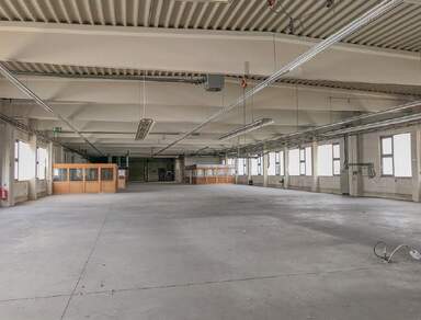 ca. 3.800 m² Hallenfläche im Gewerbegebiet nahe Flughafen Dresden zu vermieten