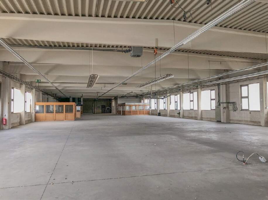 Innenansicht Halle - Immobilienmakler Dresden, Chemnitz, Leipzig