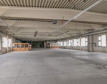 ca. 3.800 m² Hallenfläche im Gewerbegebiet nahe Flughafen Dresden zu vermieten