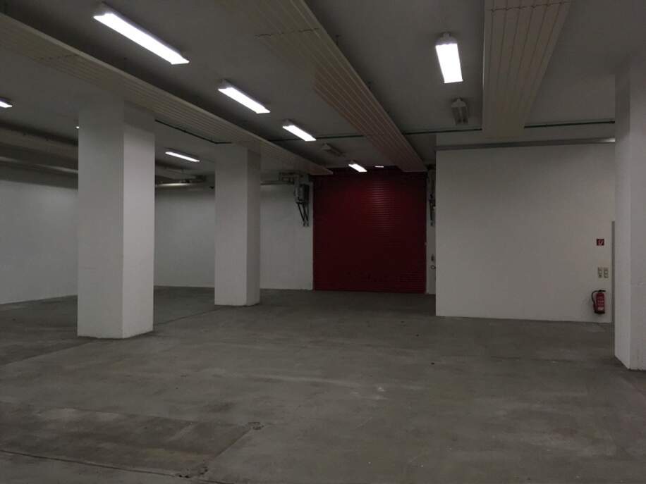 Halle im EG