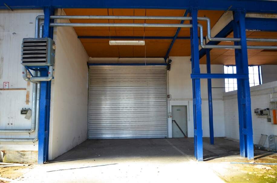 Zugang Halle über Rolltor