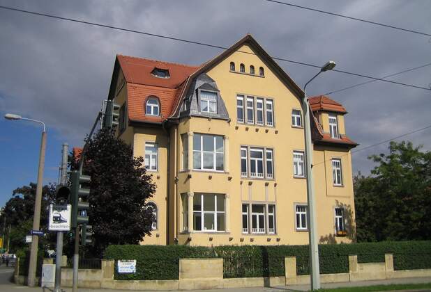 Vollvermietung! DER IMMO TIP vermittelt Mietvertrag in sanierter Villa am Großen Garten in Dresden
