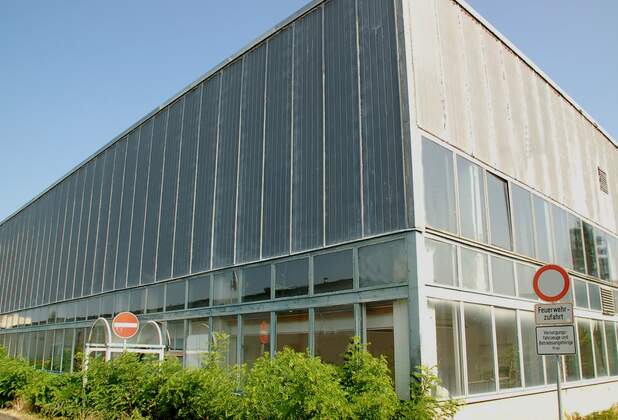 DER IMMO TIP vermittelt große Industriehalle in Weißwasser an die Stölzle Lausitz GmbH