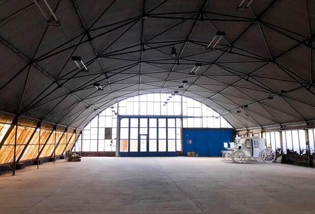 Pirna: Vermittlung eines Mietvertrags für 525 m² Hallenfläche